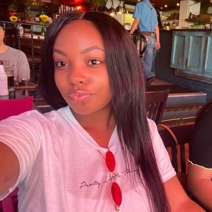 Meet your Posher, Alexis